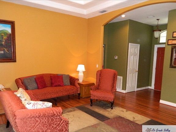 2nd image of 819 Quail Hollow Dr