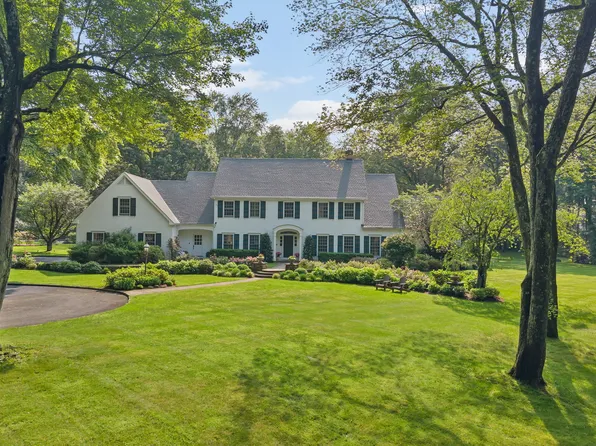 19 Father Peters Lane, New Canaan, CT 06840