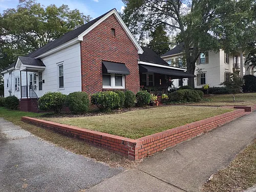 402 N Main St Photo 1