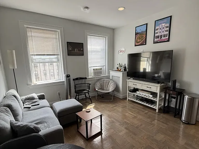 51 Queensberry St #10 — Photo 1