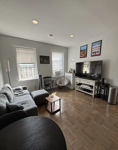 51 Queensberry St #10 Photo 1