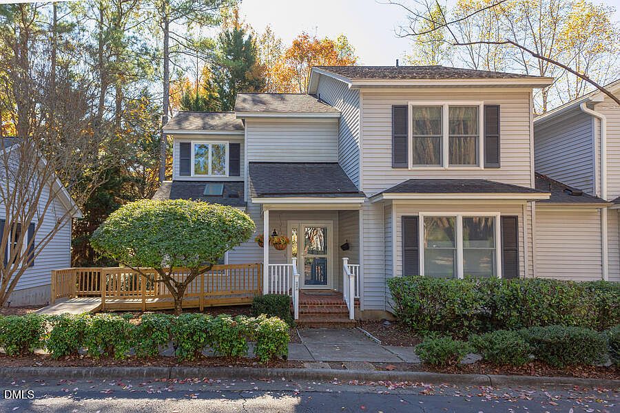 1st image of 594 Woodbury #A