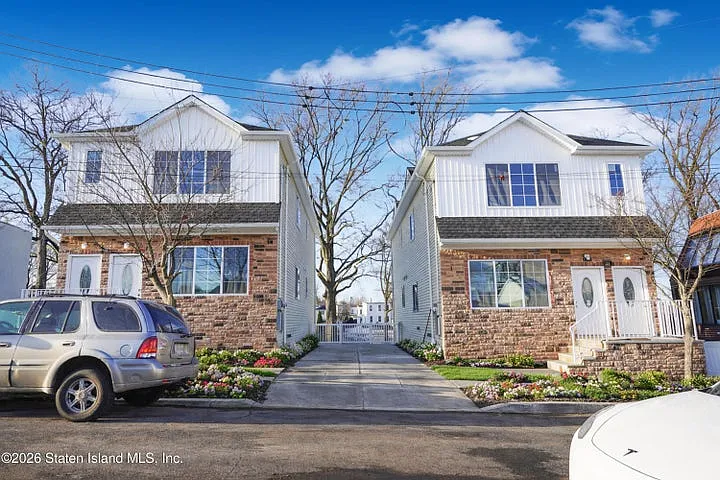 3 bed, 2016 sqft, $3,900 — Photo 2