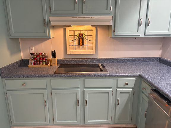 3rd image of 105 Linnet Dr