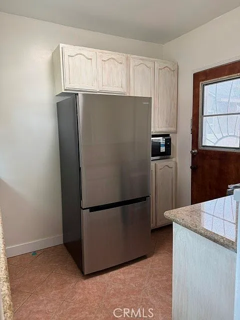 2 bed, 758 sqft, $1,900 — Photo 4
