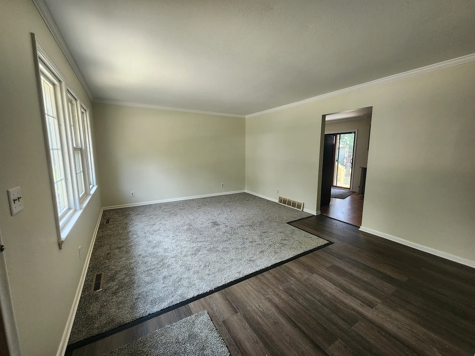 3 bed, 1.5 bath, 1450 sqft, $2,300 — Photo 4