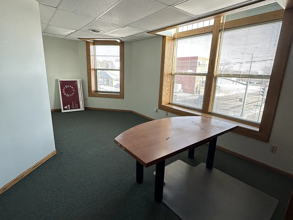 130 1/2 W Lincoln Ave