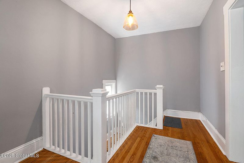 4th image of 111 Woodlawn Avenue