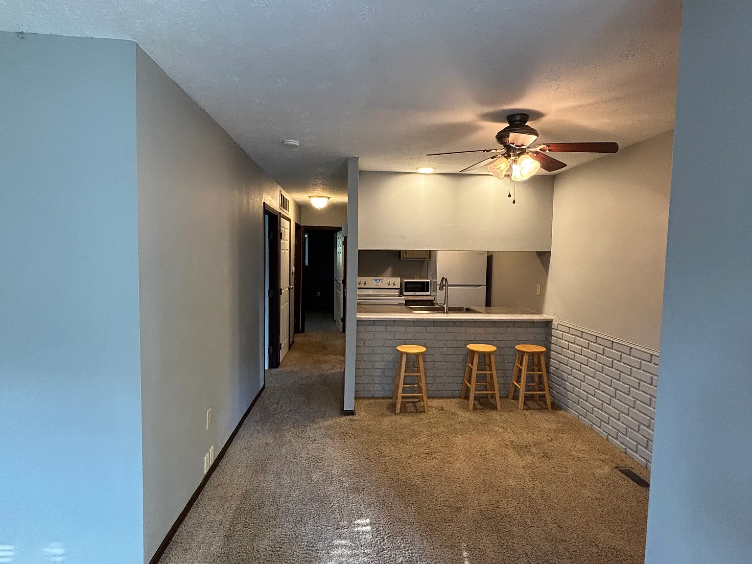 3 bed, 1.5 bath, 1150 sqft, $1,400 — Photo 3