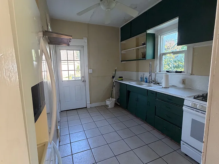 914 Washington St #1 — Photo 5