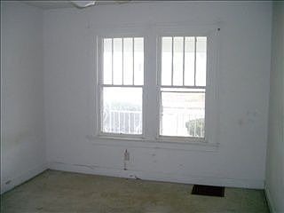5th image of 821 E Bowman St
