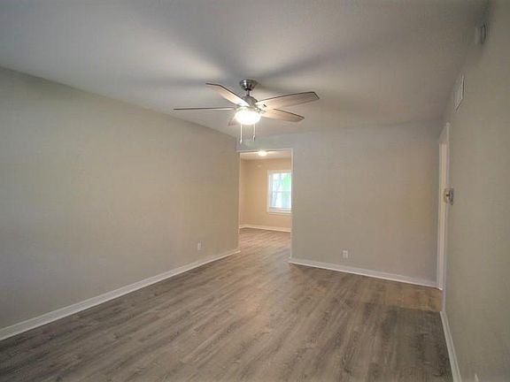 3rd image of 10715 Benbrook Dr