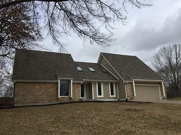2nd image of 178 NE Basswood Cir