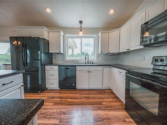 5th image of 23892 Valley View Dr
