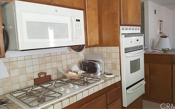 5th image of 2095 E 17th St