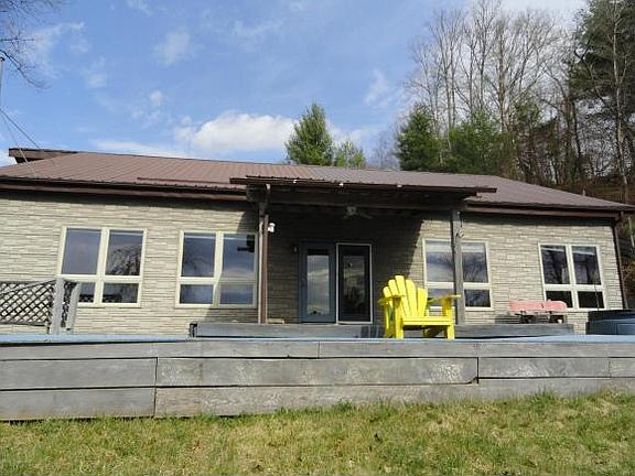 3rd image of 276 Highland Dr