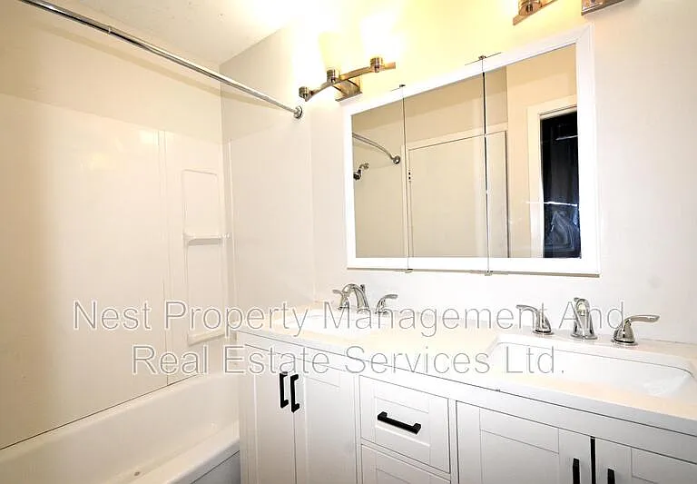 594 Central St E #1 — Photo 11