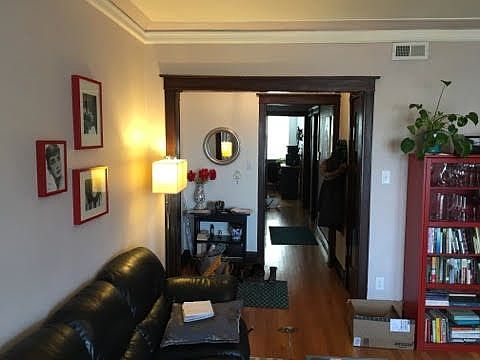 4th image of 1929 W Larchmont Ave #3