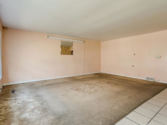 3rd image of 6248 N Hoyne Ave