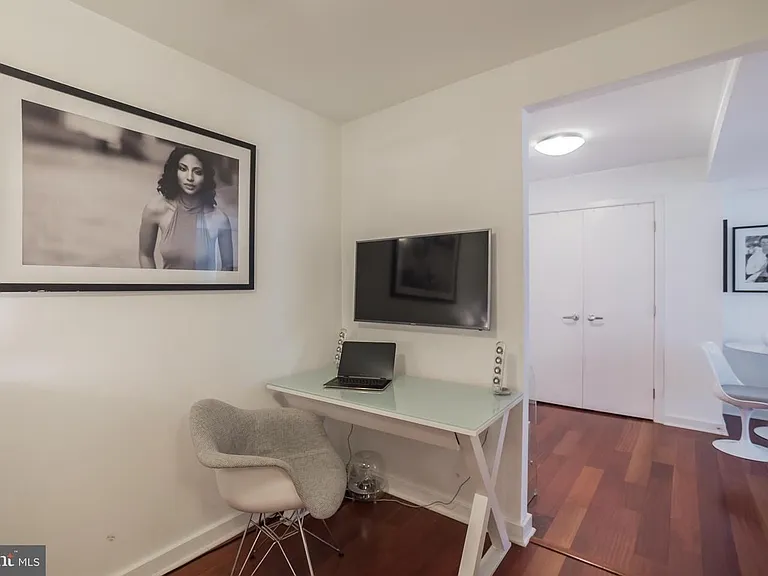 219 S 18th St #1521 — Photo 13