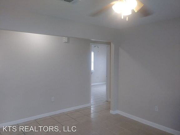 4th image of 2325 Winthrop St