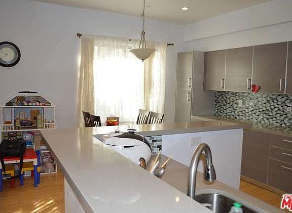 2nd image of 966 S Saint Andrews Pl APT 103