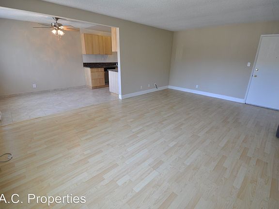 3rd image of 14025 Moorpark St #9042603