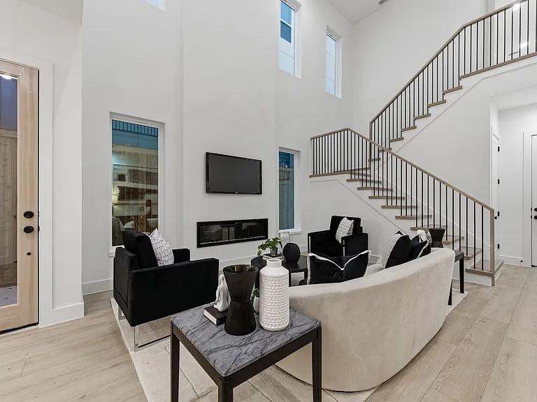 815 Bayonne St — Photo 2
