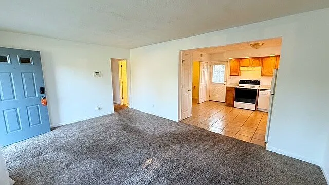 3201 Donald Ave — Photo 2
