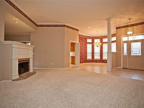 2nd image of 2901 Loring St
