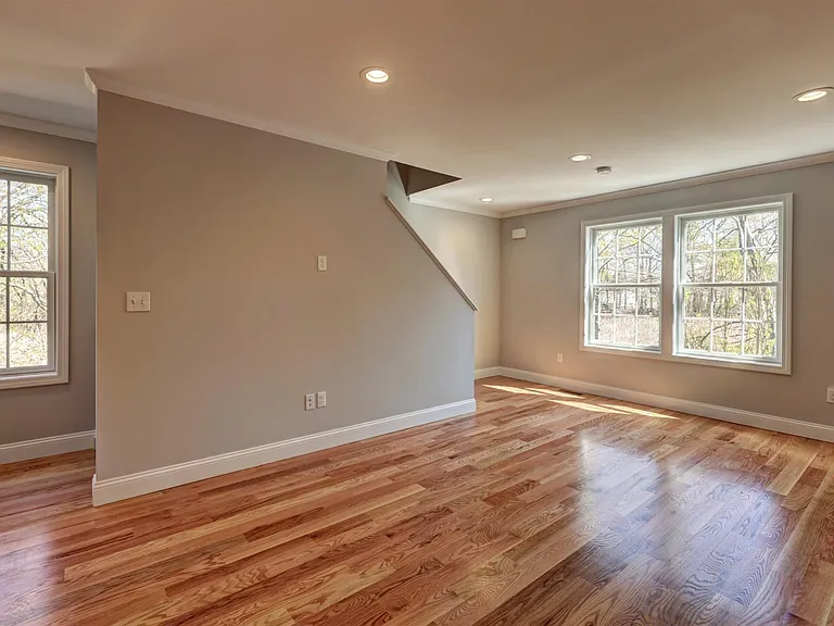 690 New Haven Ave — Photo 6