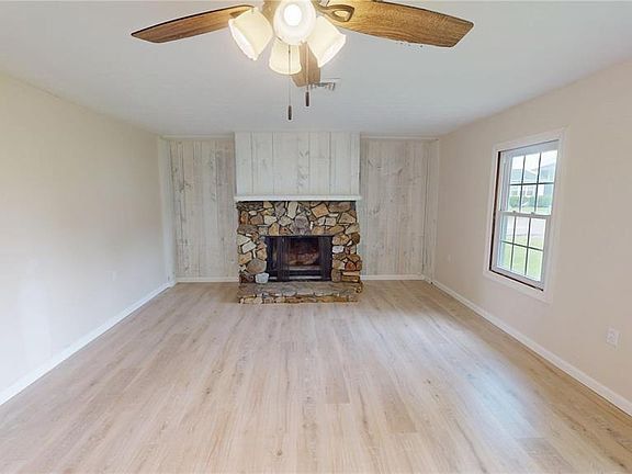 4th image of 1350 Norwood Dr