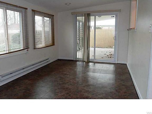 4th image of 1352 Roselle Ave