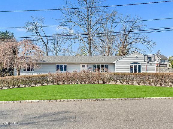 4th image of 203 Gilford Avenue