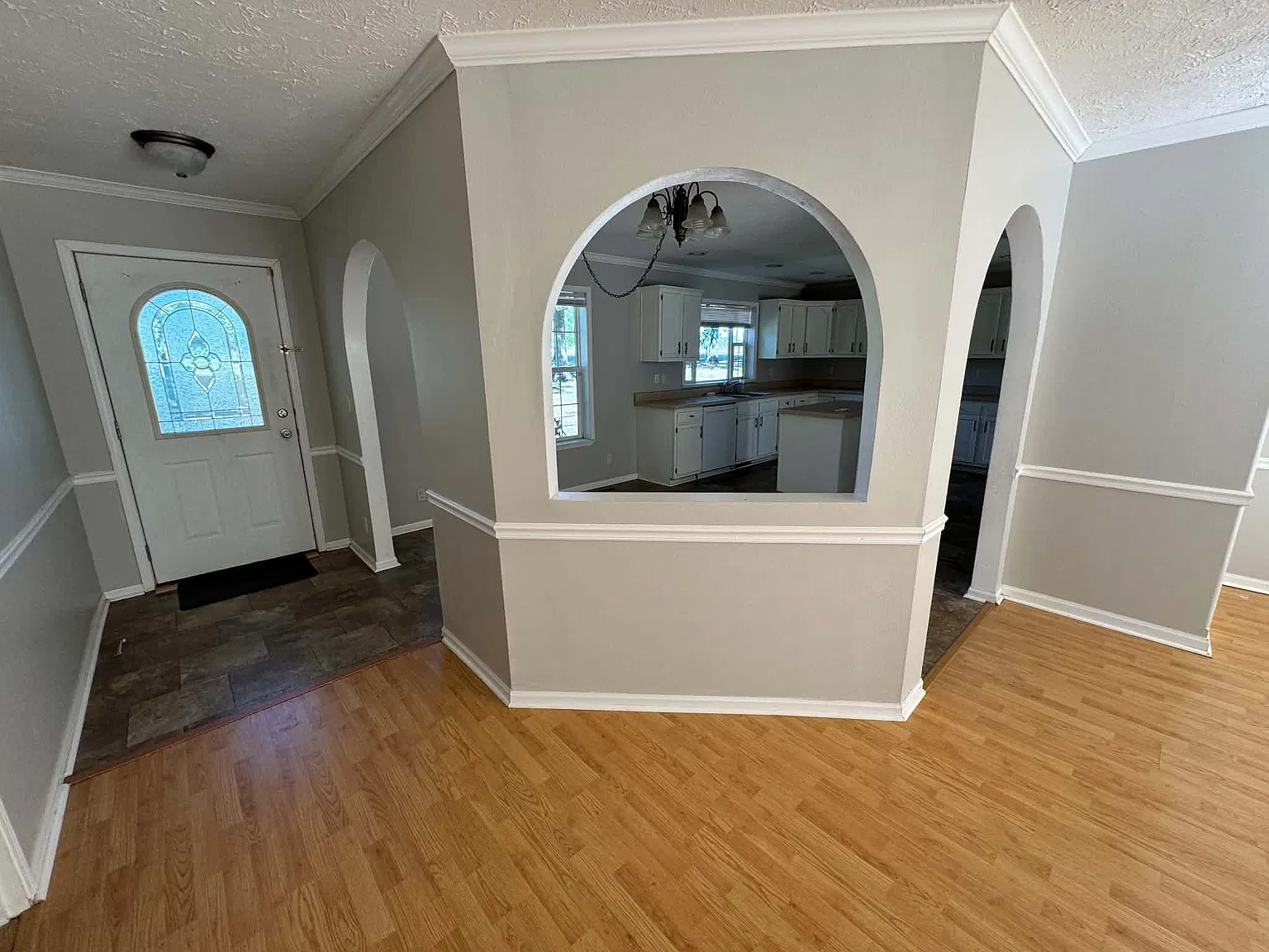 3 bed, $1,600 — Photo 2