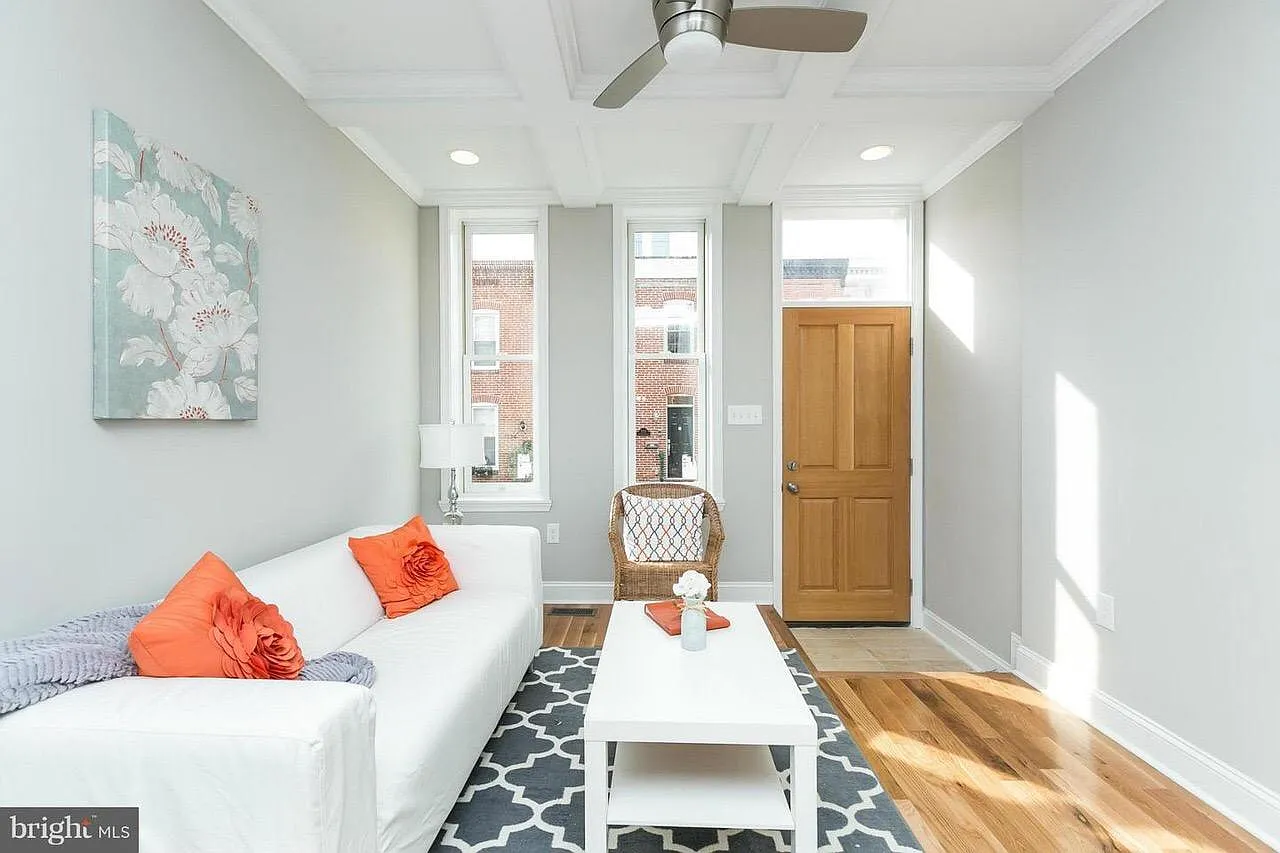 3 bed, 1068 sqft, $2,850 — Photo 1