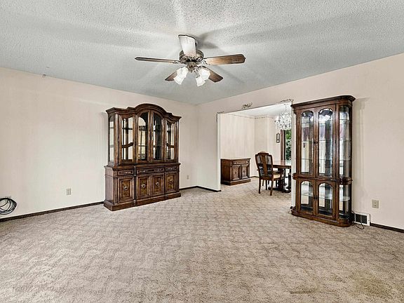 4th image of 2082 Admiral St
