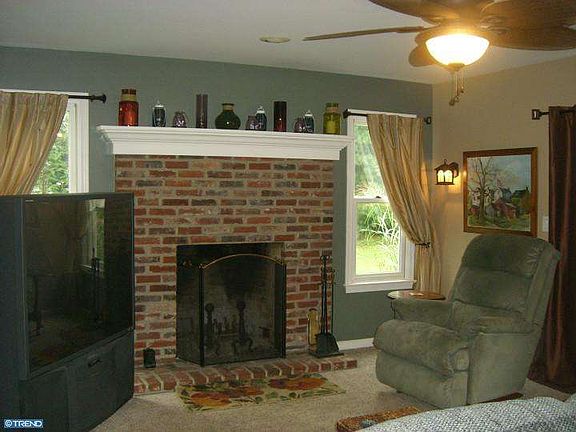 3rd image of 100 Great Oak Dr