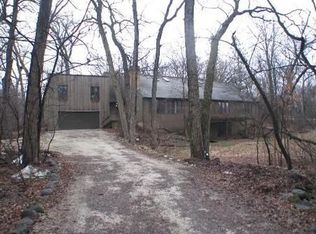 19 Barrington Bourne Rd, Barrington, IL 60010