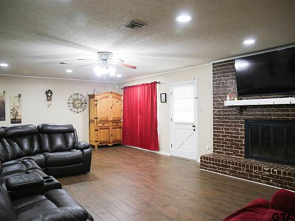 4th image of 2502 E Ramblewood Dr