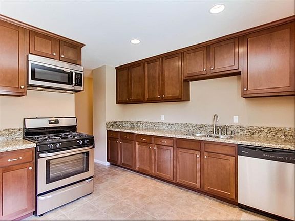 5th image of 443 Ringwood Dr