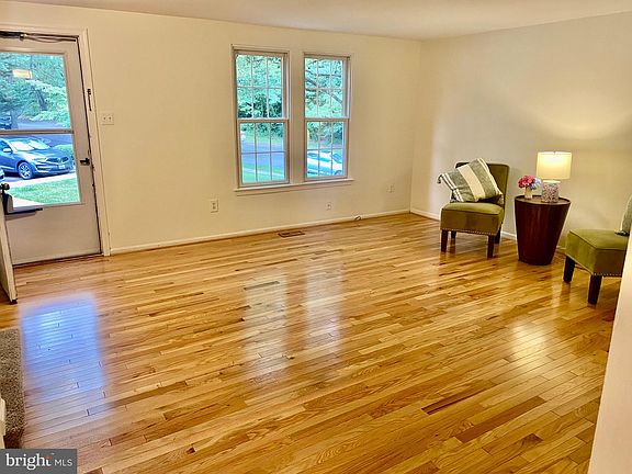 3rd image of 1428 Medinah Ct