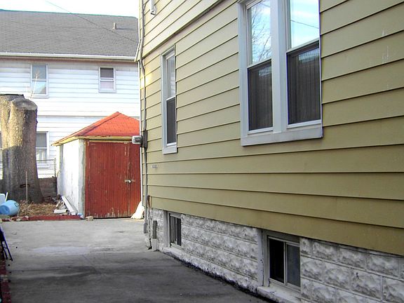 Secure 3 Car Driveway