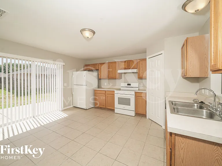 3638 Queens Cove Blvd — Photo 6
