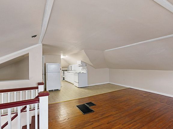 2nd image of 2111 Belmont Blvd APT 4