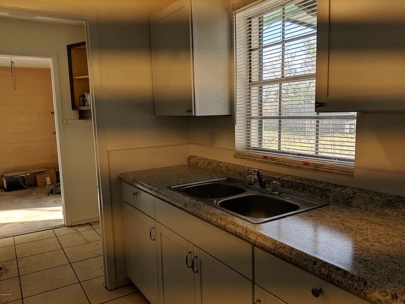 4th image of 142 Marion Oaks Ln