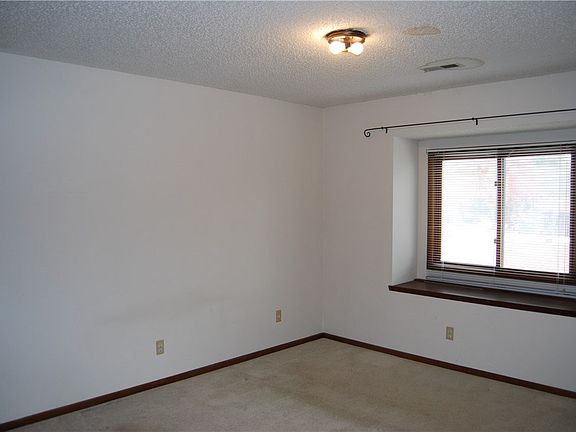 5th image of 4601 Woodland Ave Unit 4