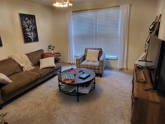 5th image of 213 Frederick Dr