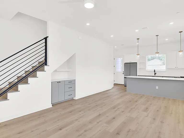 7208 Providence Ave #3A — Photo 6