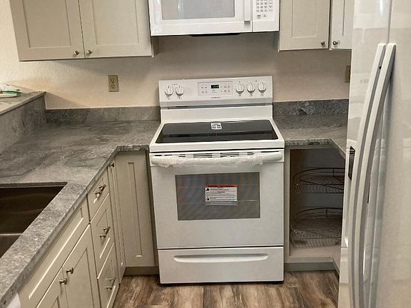 5th image of 159 Sunwood Meadows Pl
